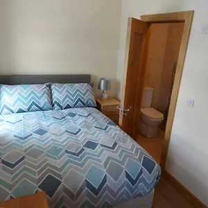  Privatunterkunft Red Door Townhouse Irland