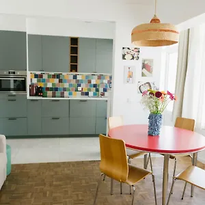 Centrally Located Close To The Appartement